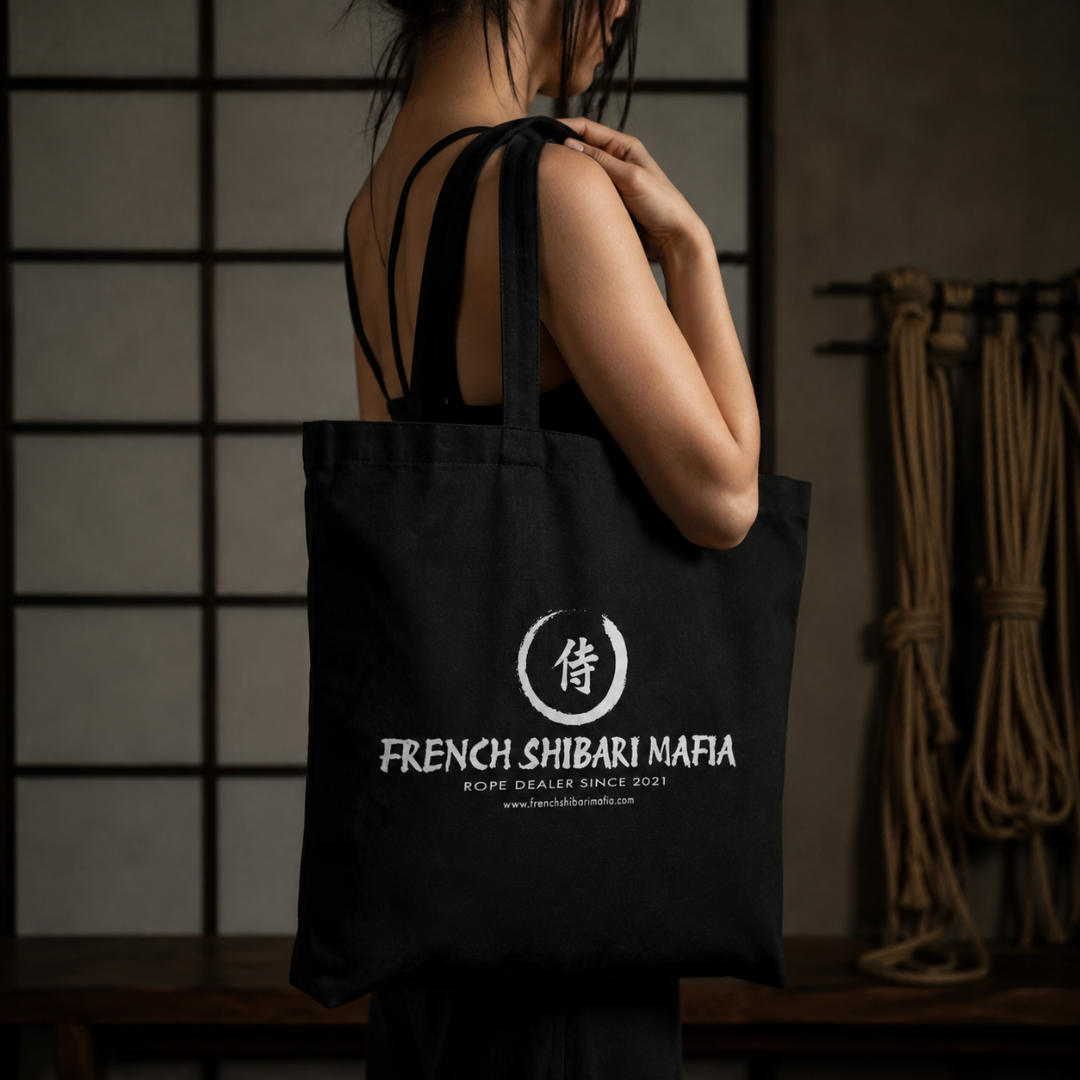 Tote bag Shibari noir French Shibari Mafia porté à l'épaule
